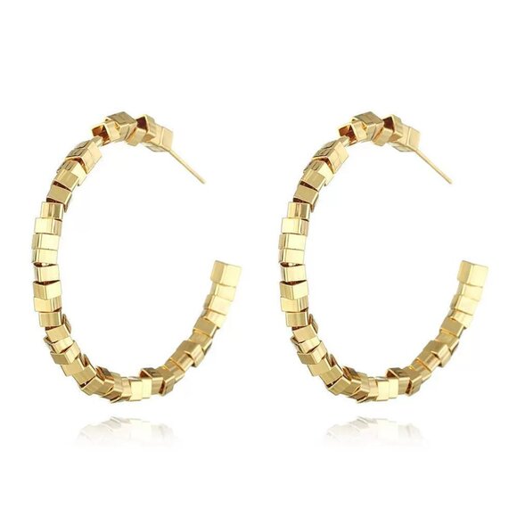 Jewelry - Elegant Gold Hoop Earrings